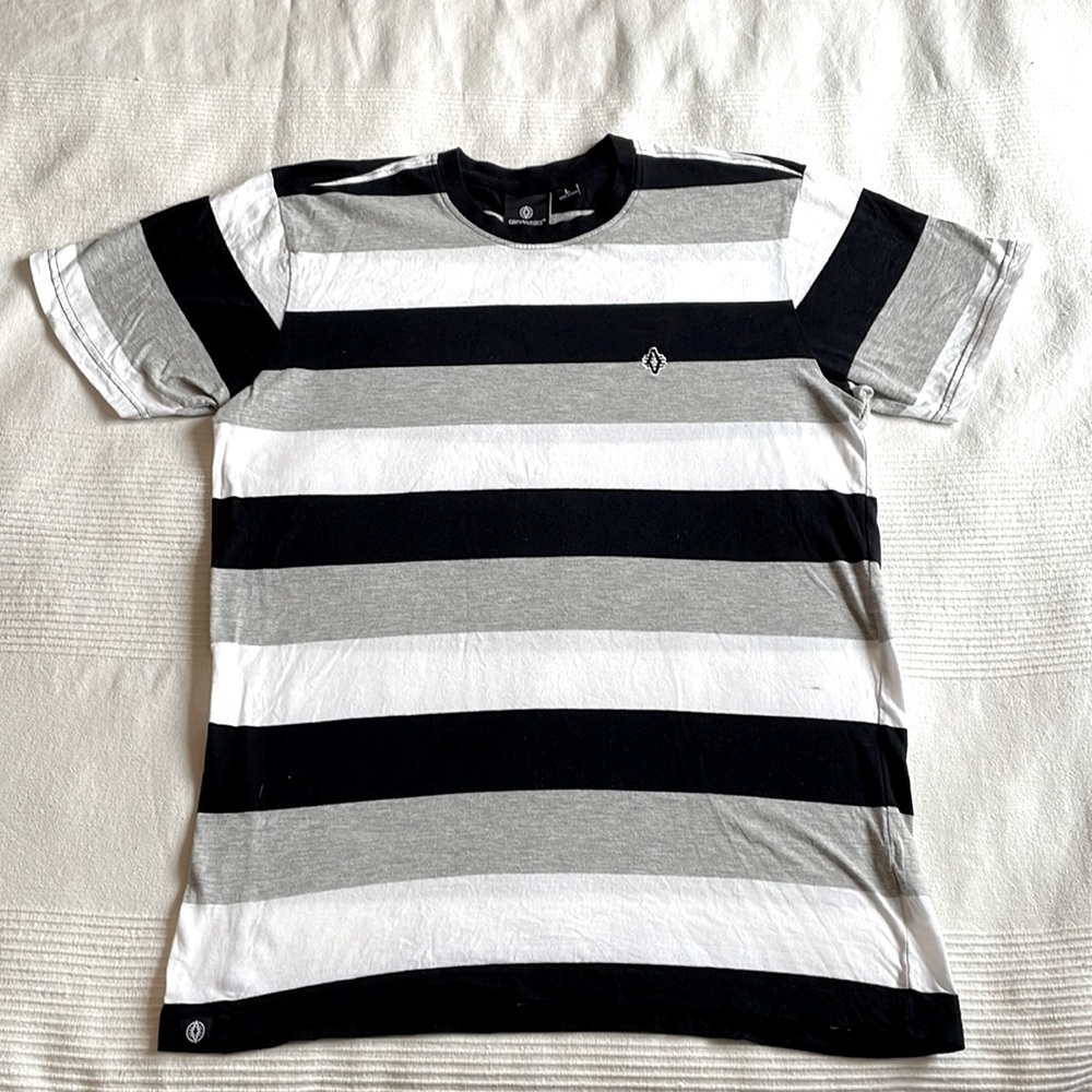 𝅺akademiks Striped T-shirt Size Large